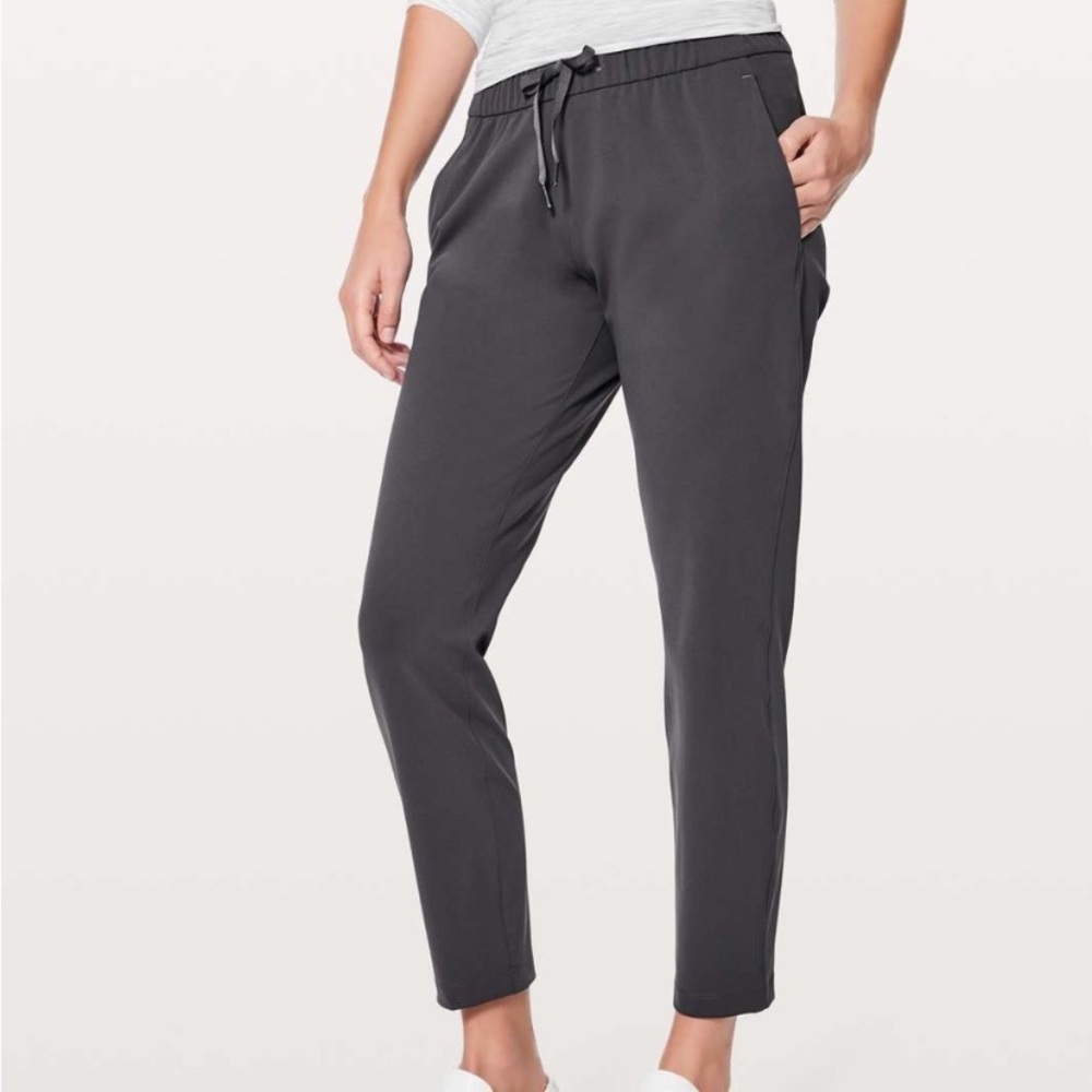 Lululemon On The Fly Pant 28" in Dark Shadow Gray Midrise Athletic Pant Size 2